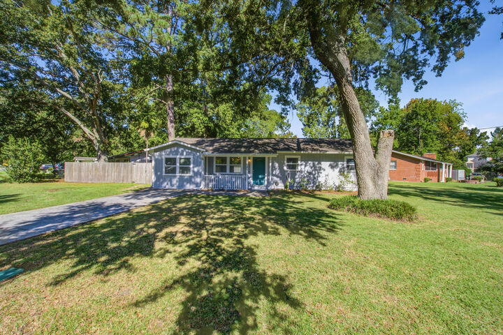 Property Photo: 1021 Locksley Drive SC 29407