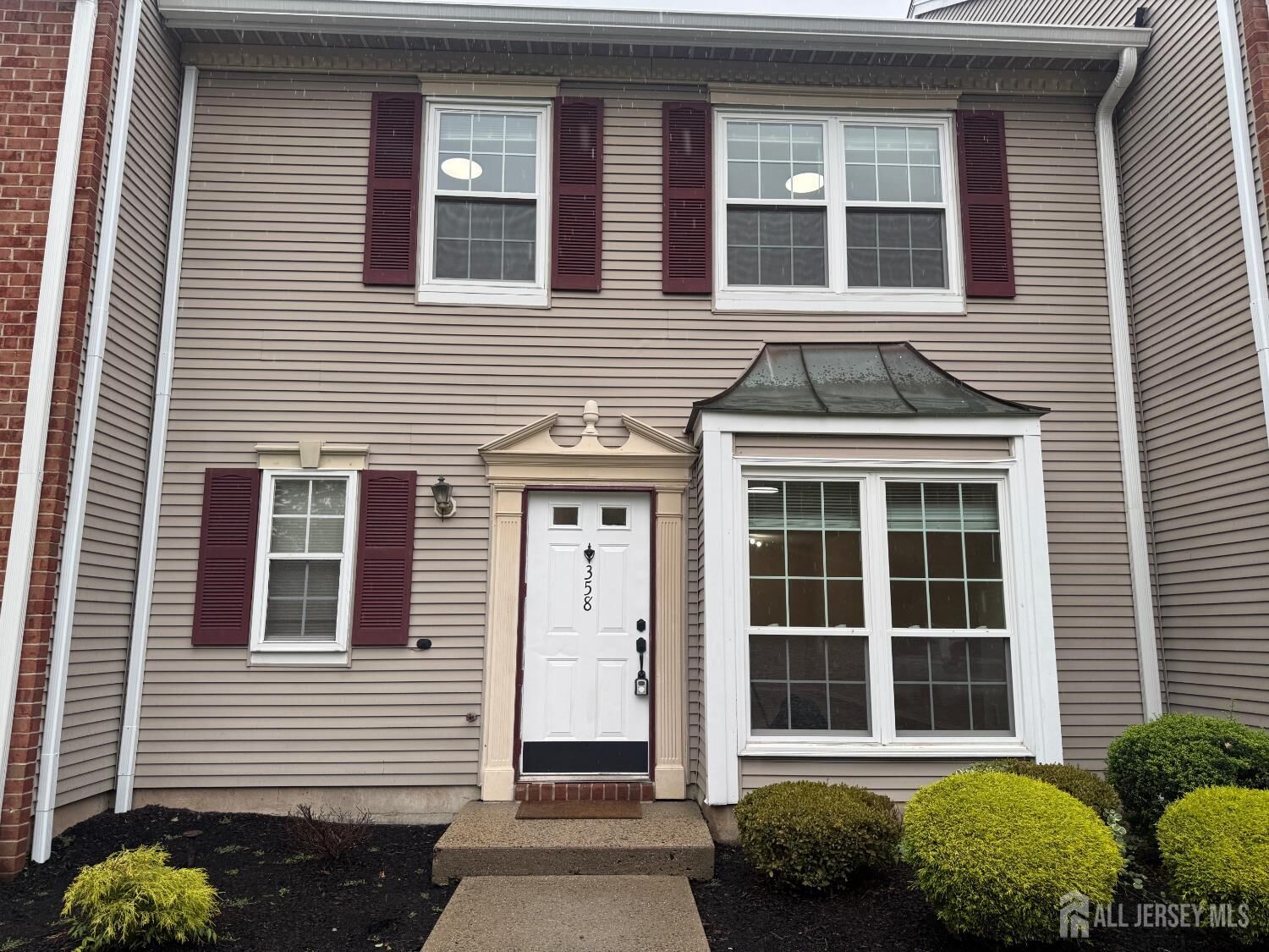 Property Photo:  358 Hadleigh Lane  NJ 08902 