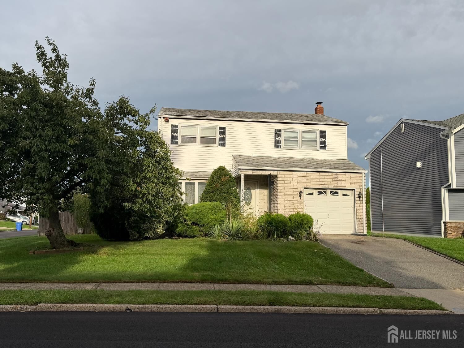 Property Photo:  1085 Andrews Drive  NJ 08861 