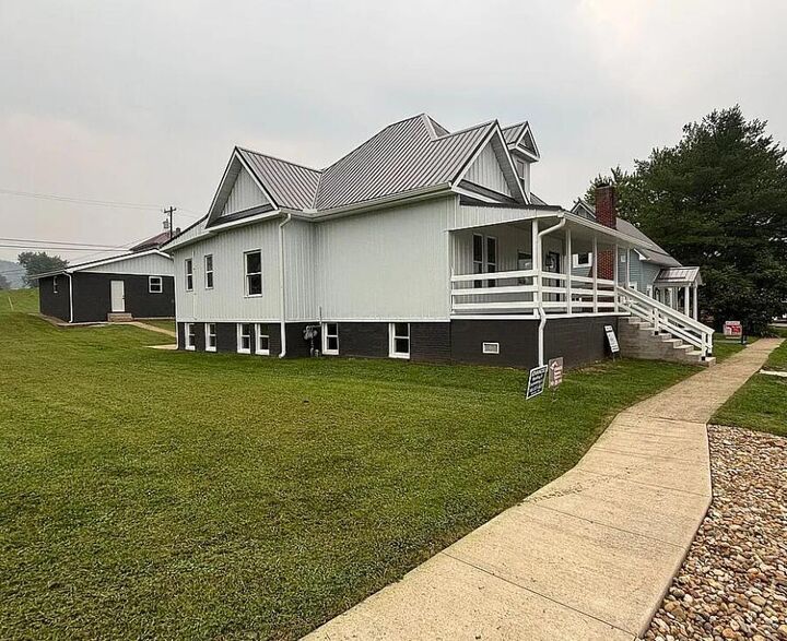 Property Photo:  12 S 6th Street  OH 45740 