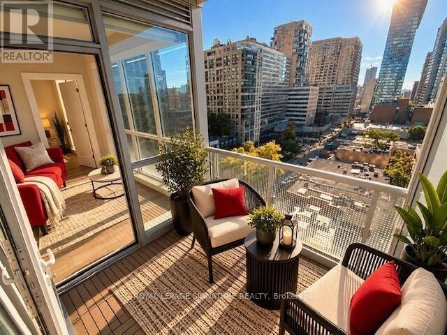 Property Photo: 88 Cumberland Street 1003 ON M5R 1A3