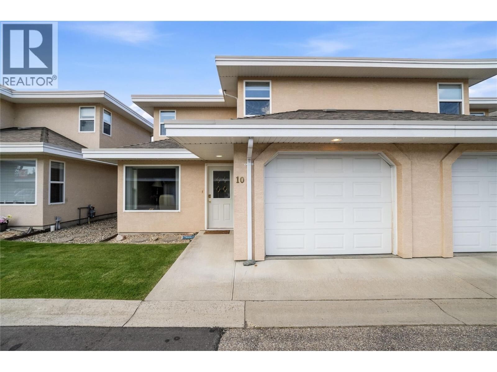 Property Photo:  51 8 Avenue Southwest 10  BC V1E 3L9 