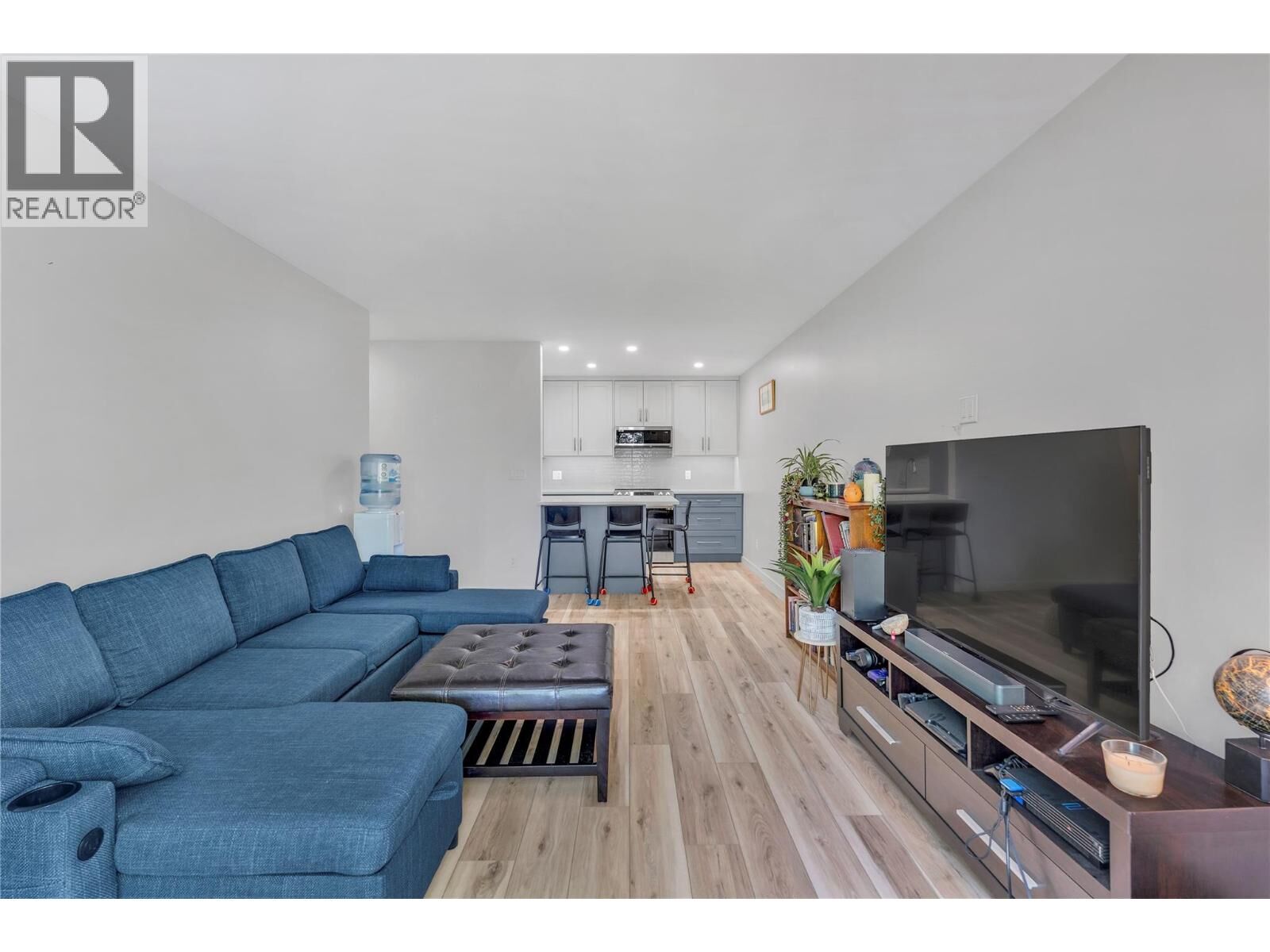 Property Photo:  922 Dynes Avenue 309  BC V2A 1E8 