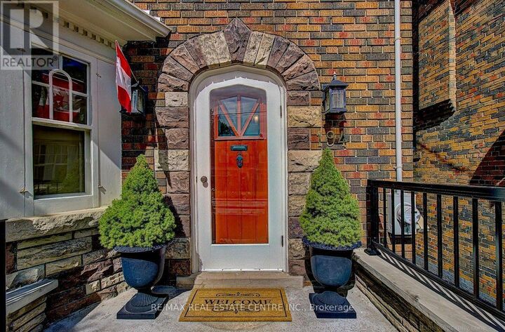 Property Photo:  194 Lawrence Avenue East  ON M4N 1T1 