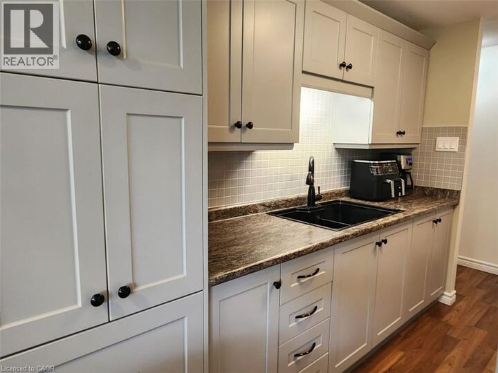 Property Photo:  30 Avalon Place 212  ON N2M 4N6 