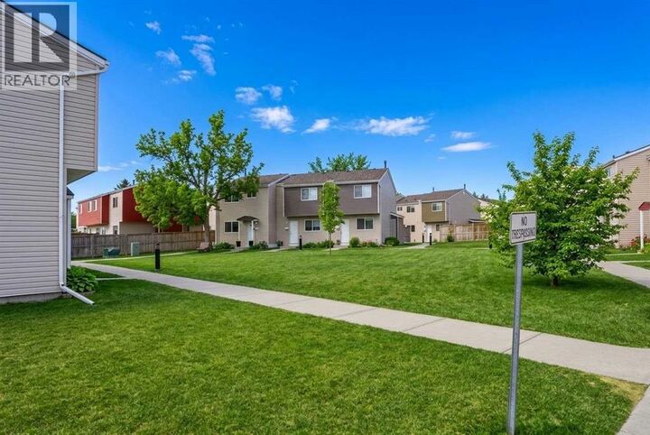 Property Photo: 5425 Pensacola Crescent Southeast AB T2A 2G5