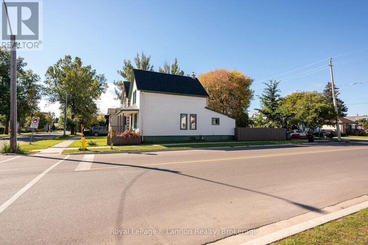 Property Photo:  1201 Edward Street South  ON P7E 2J1 