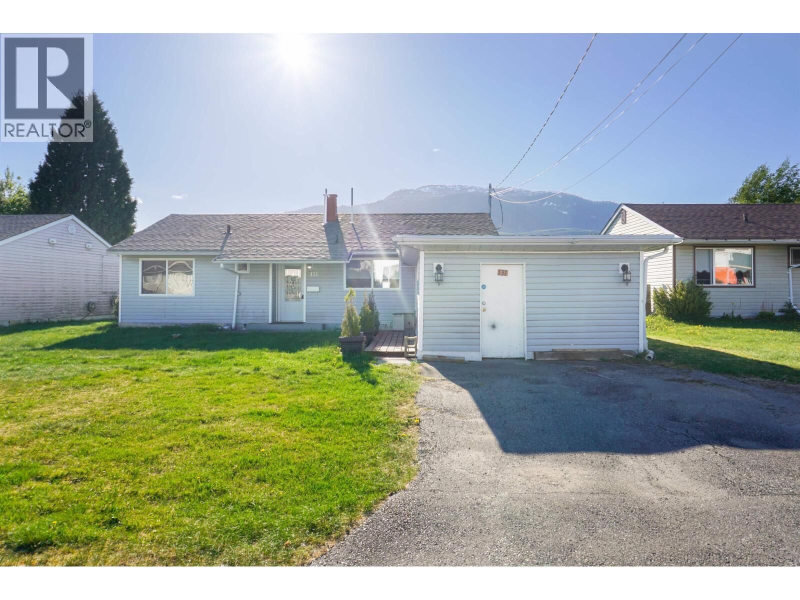 Property Photo:  131 Kootenay Street  BC V8C 1X4 
