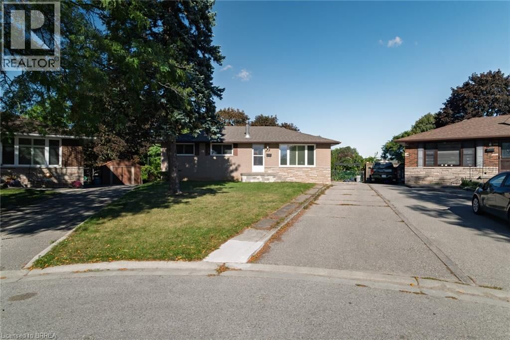 Property Photo:  19 Gillrie Court  ON N3R 3A1 