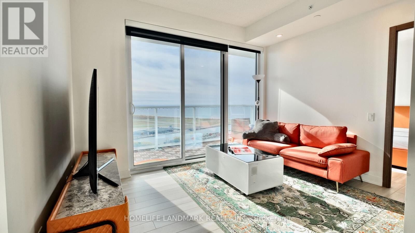 Property Photo:  17 Bathurst Street 4016  ON M5V 0N1 