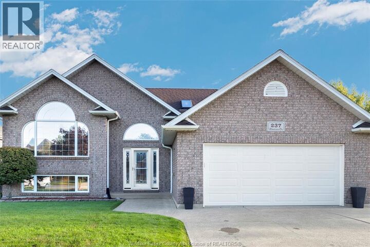 Property Photo:  237 Woodview Drive  ON N8M 3E9 