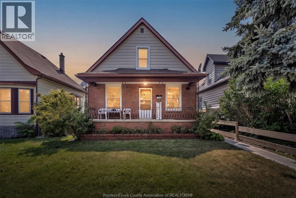 Property Photo:  841 Pierre Avenue  ON N9A 2K6 