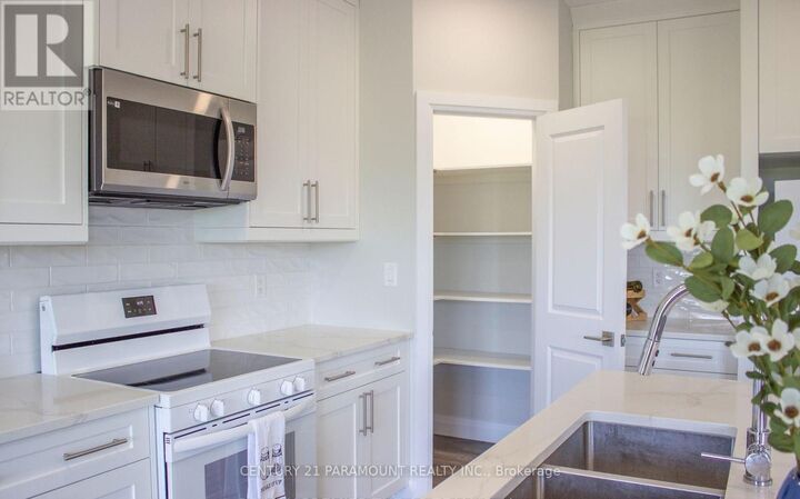 Property Photo:  103 Eagle Street On  ON N8H 0G5 