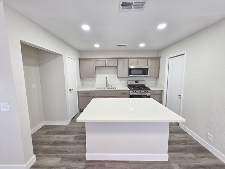 Property Photo: 43186 Nairobi Drive CA 92201