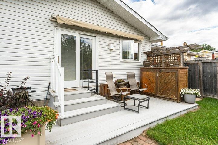 Property Photo:  9222 88 Street  AB T8L 1H3 