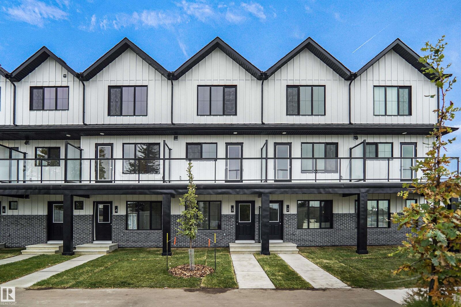Property Photo:  29 Airport Road NW 3  AB T5G 2P9 