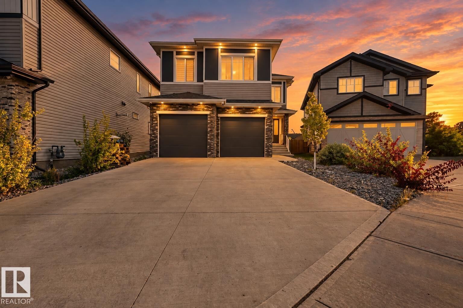 Property Photo:  4709 Charles Bay Bay SW  AB T6W 3H1 