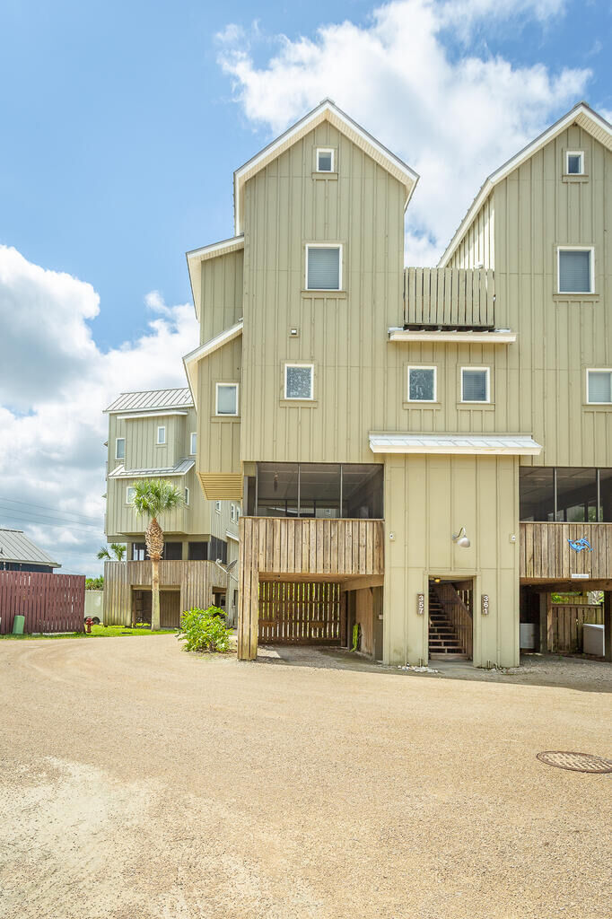 Property Photo: 357 Pirates Landing Dr FL 32322