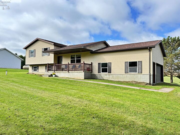 Property Photo: 122 S County Road 17 OH 44883