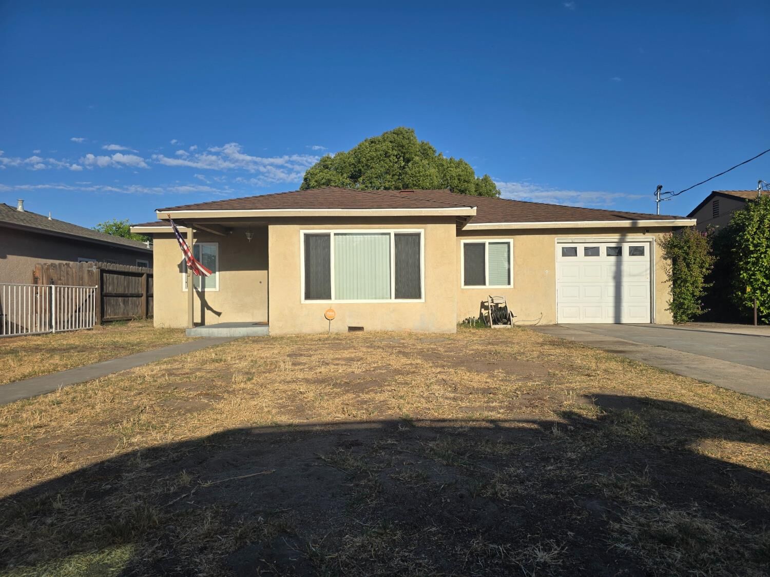 Property Photo: 530 Locust Avenue CA 95337