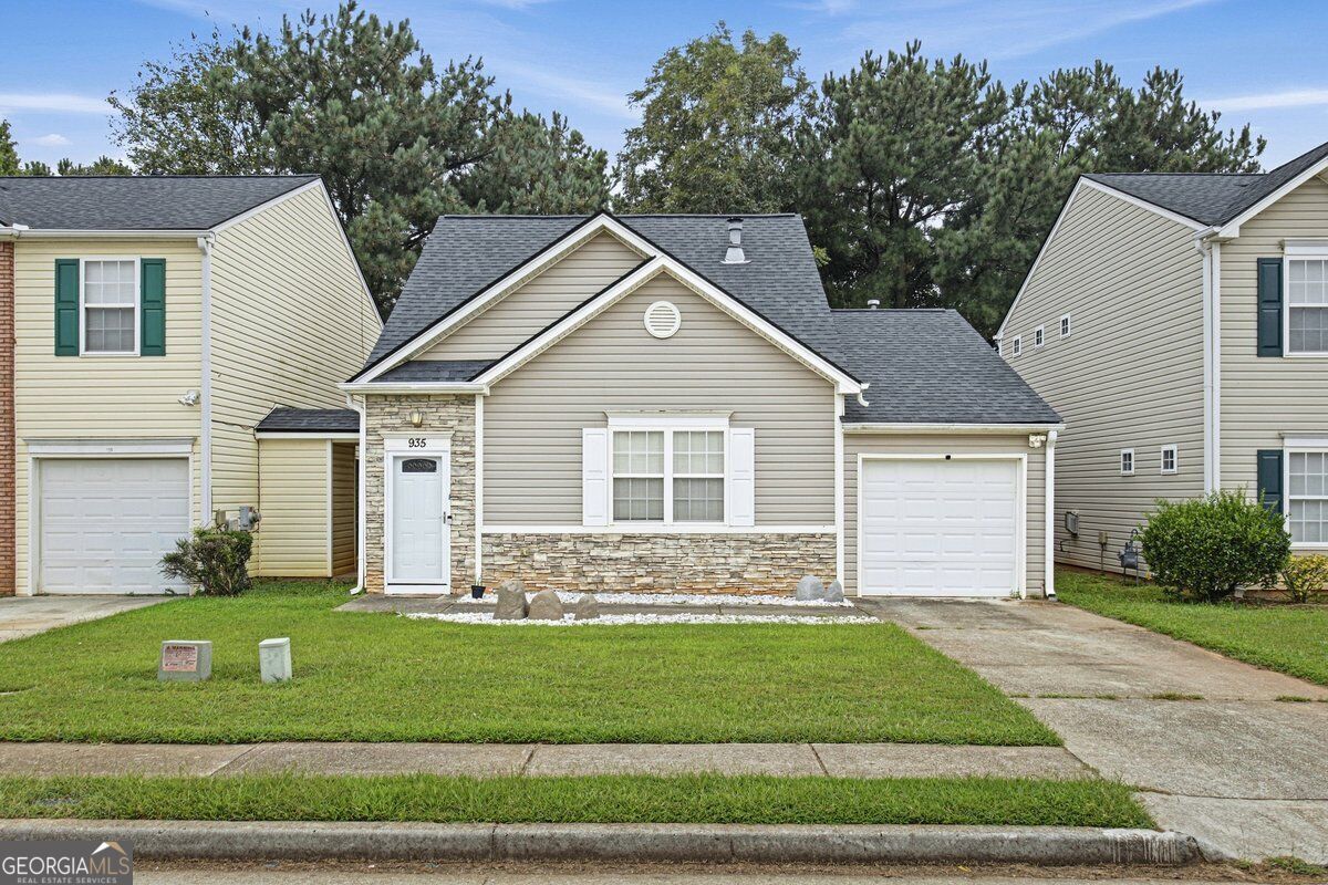 Property Photo:  935 Lakeside Circle  GA 30016 