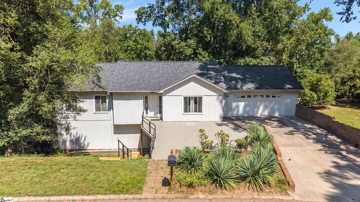 Property Photo: 206 Holly Park Drive SC 29681