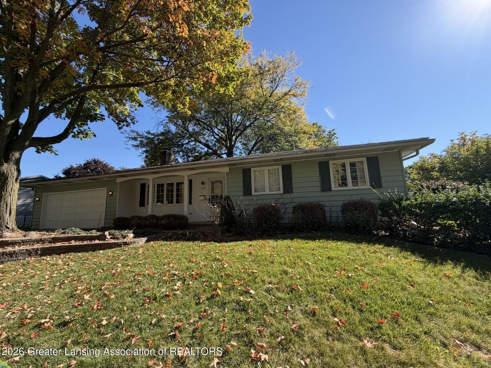 Property Photo:  1921 Briarwood Drive  MI 48917 