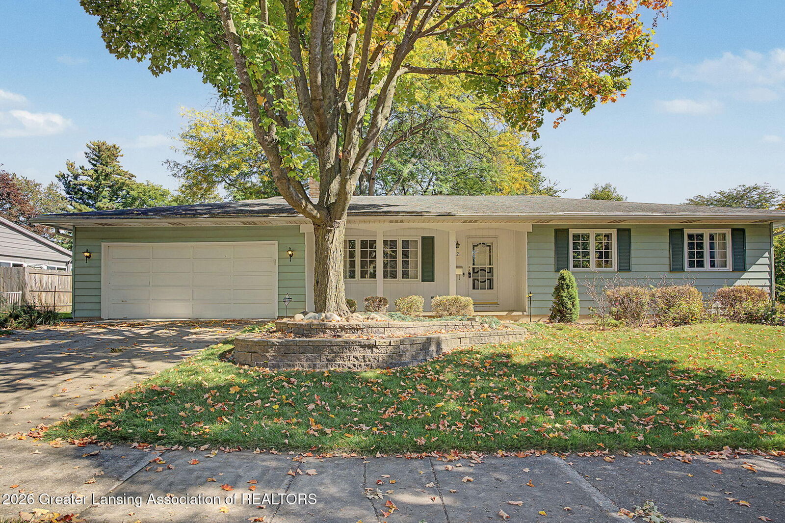 Property Photo:  1921 Briarwood Drive  MI 48917 