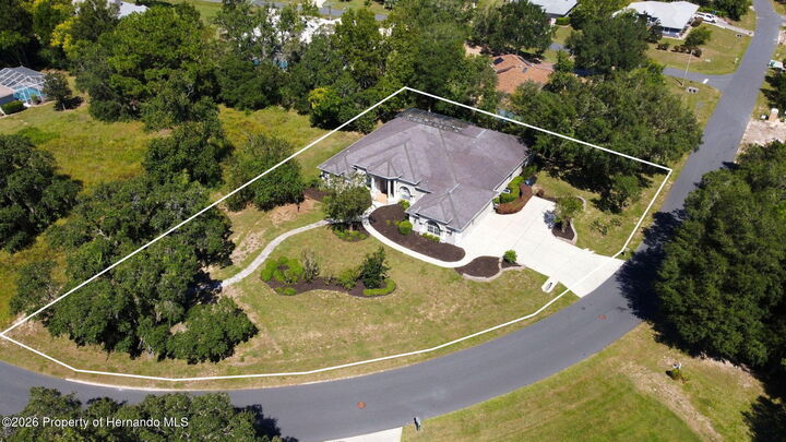 Property Photo:  1815 E Allegrie Drive  FL 34453 