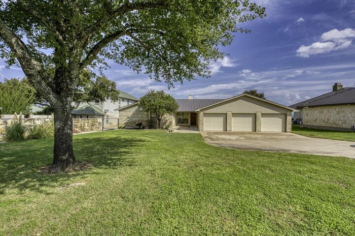 Property Photo:  209 Senisa Dr.  TX 78609 