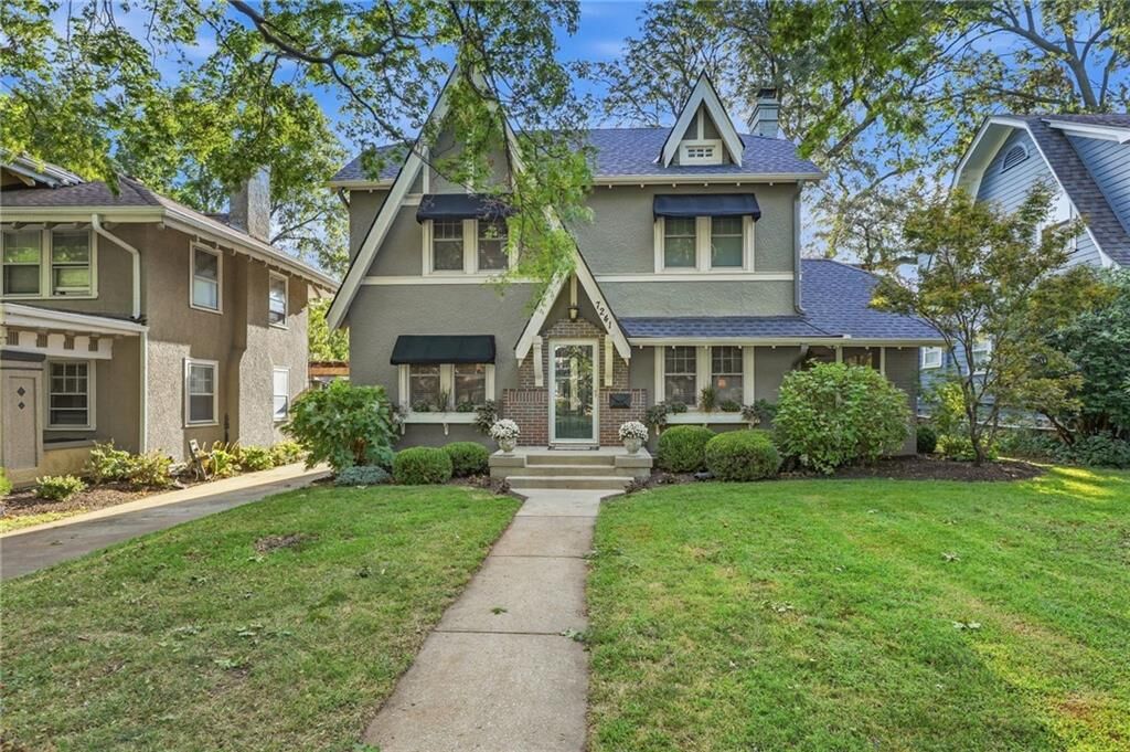 Property Photo: 7241 Belleview Avenue MO 64114