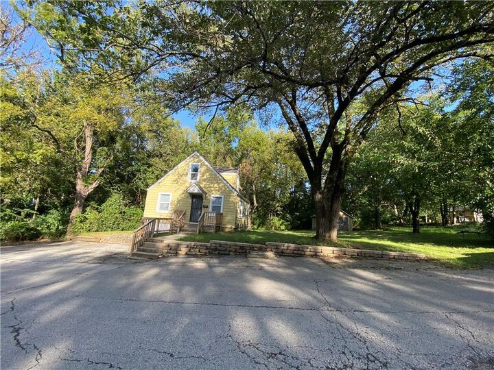 Property Photo:  1229 S Crisp Street  MO 64052 