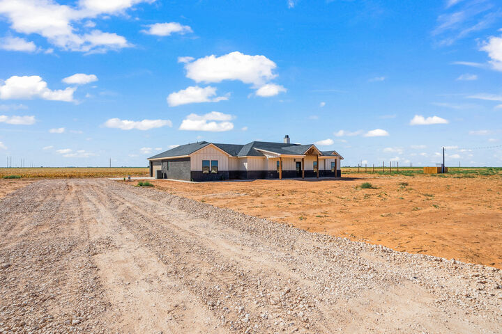 Property Photo: 4024 Hawk Road TX 79358