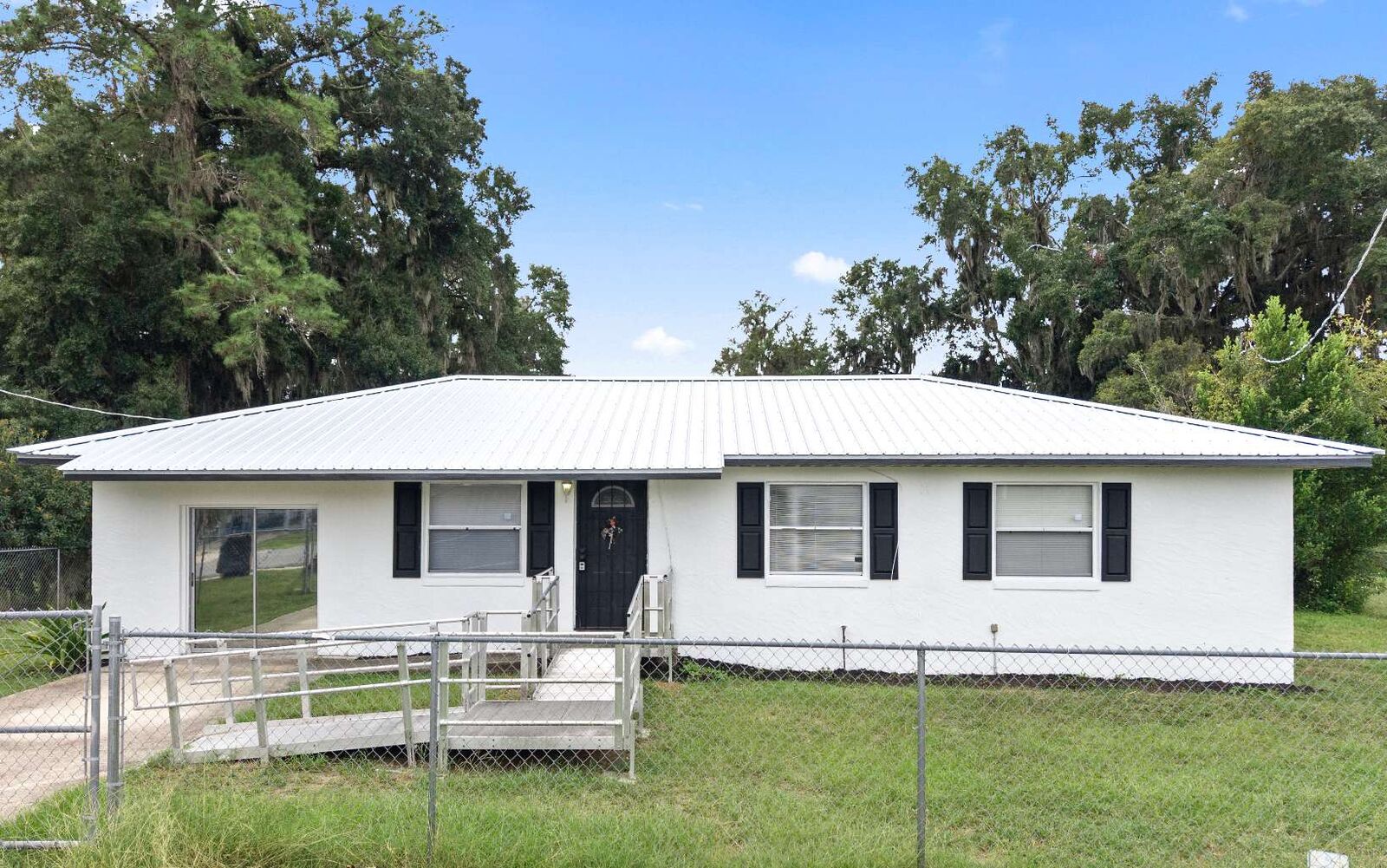 Property Photo:  