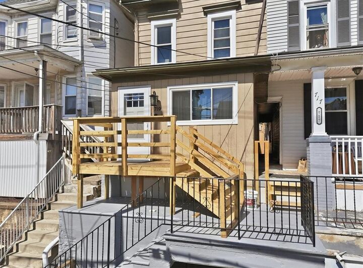 Property Photo:  719 Bushkill Street  PA 18042 
