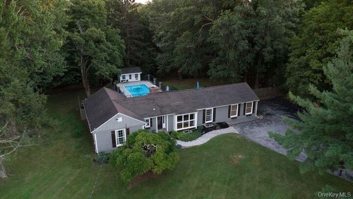 Property Photo:  15 Merry Hill Road  NY 12603 