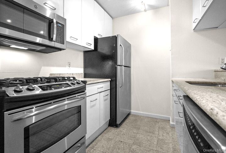 Property Photo:  4 Martine Avenue 1619  NY 10606 