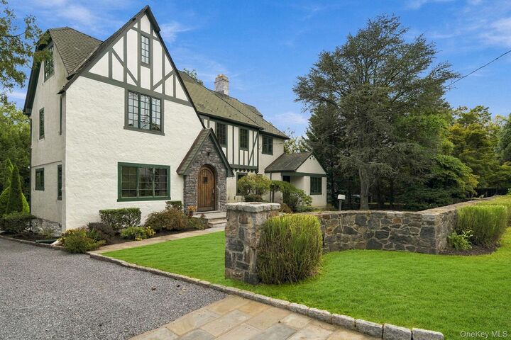 Property Photo:  265 Old Mamaroneck Road  NY 10605 