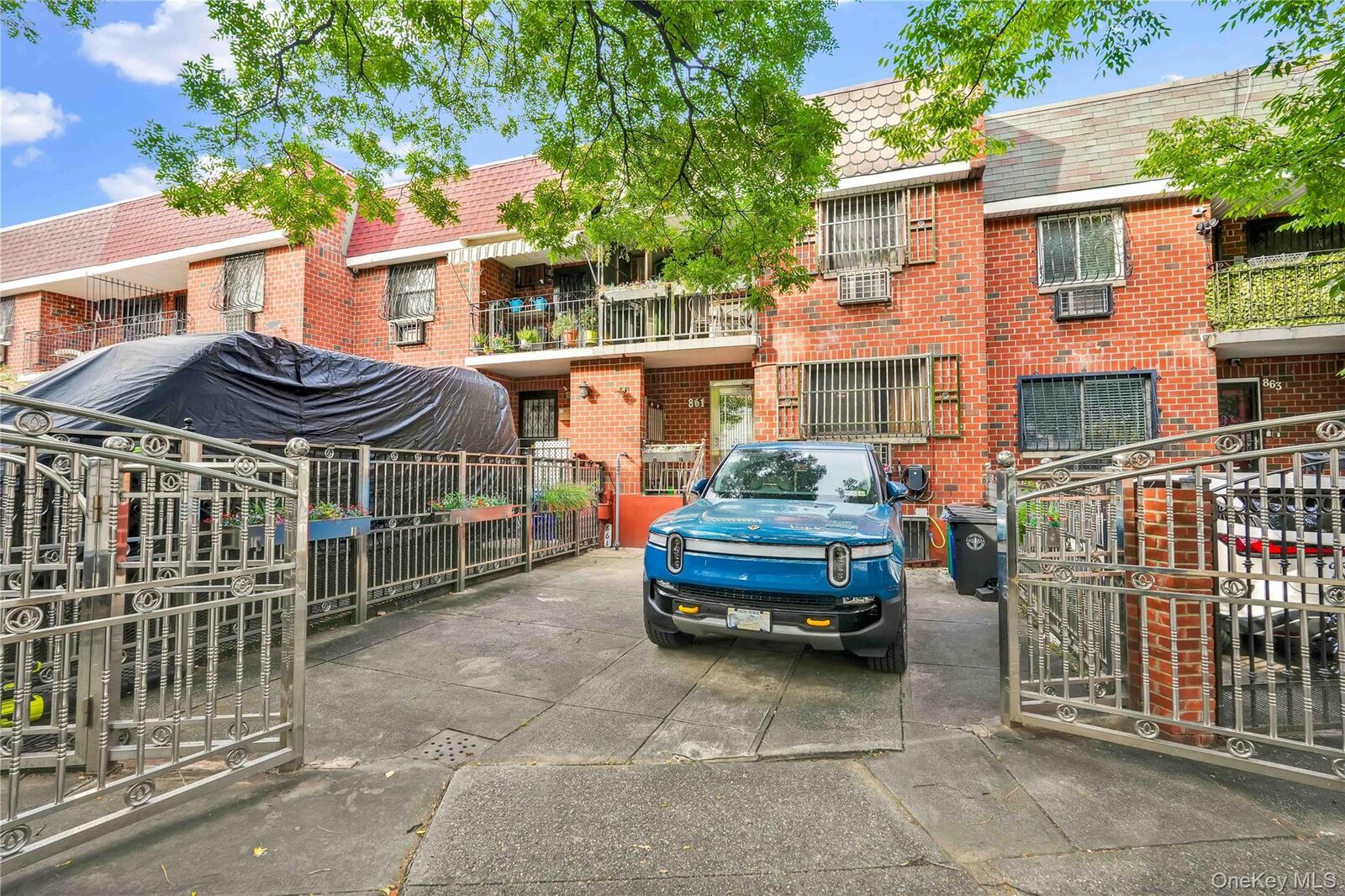 Property Photo:  861 Home Street  NY 10459 