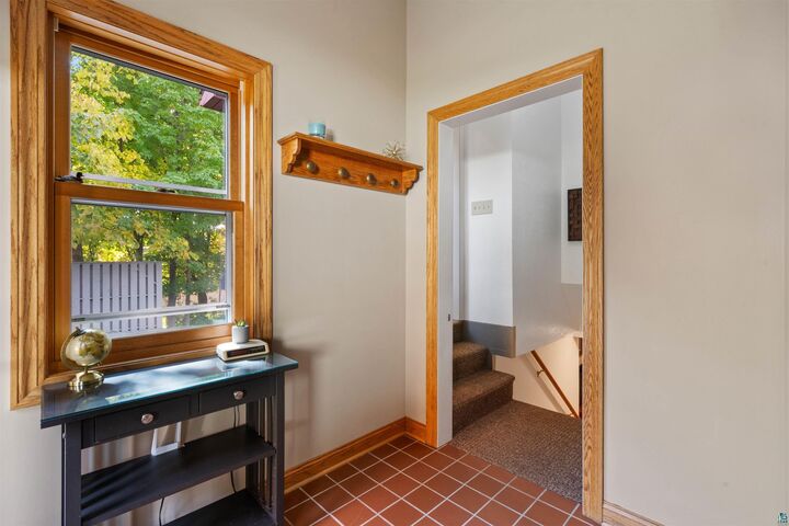 Property Photo:  1404 N Stanford Ave  MN 55811 