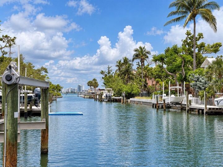 Property Photo:  3441 Gulfmead Drive  FL 34242 