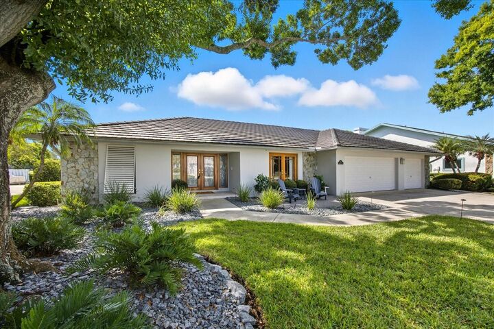 Property Photo:  2900 Sandpiper Place  FL 33762 