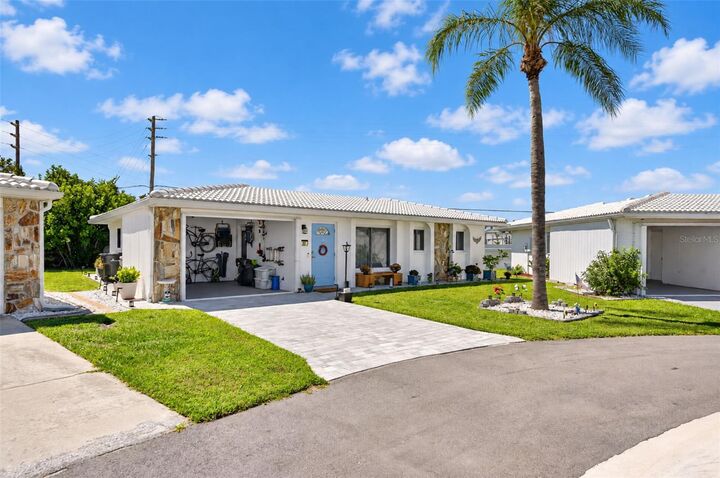 Property Photo:  82 Circlewood Drive A3-4  FL 34293 
