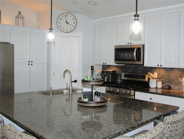 Property Photo:  5825 Meadowpark Place  FL 33547 