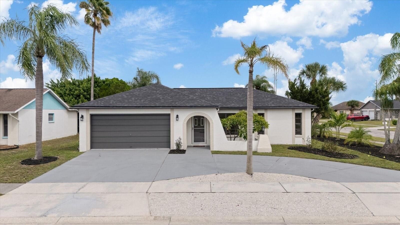 Property Photo:  1016 Fuchsia Drive  FL 34691 