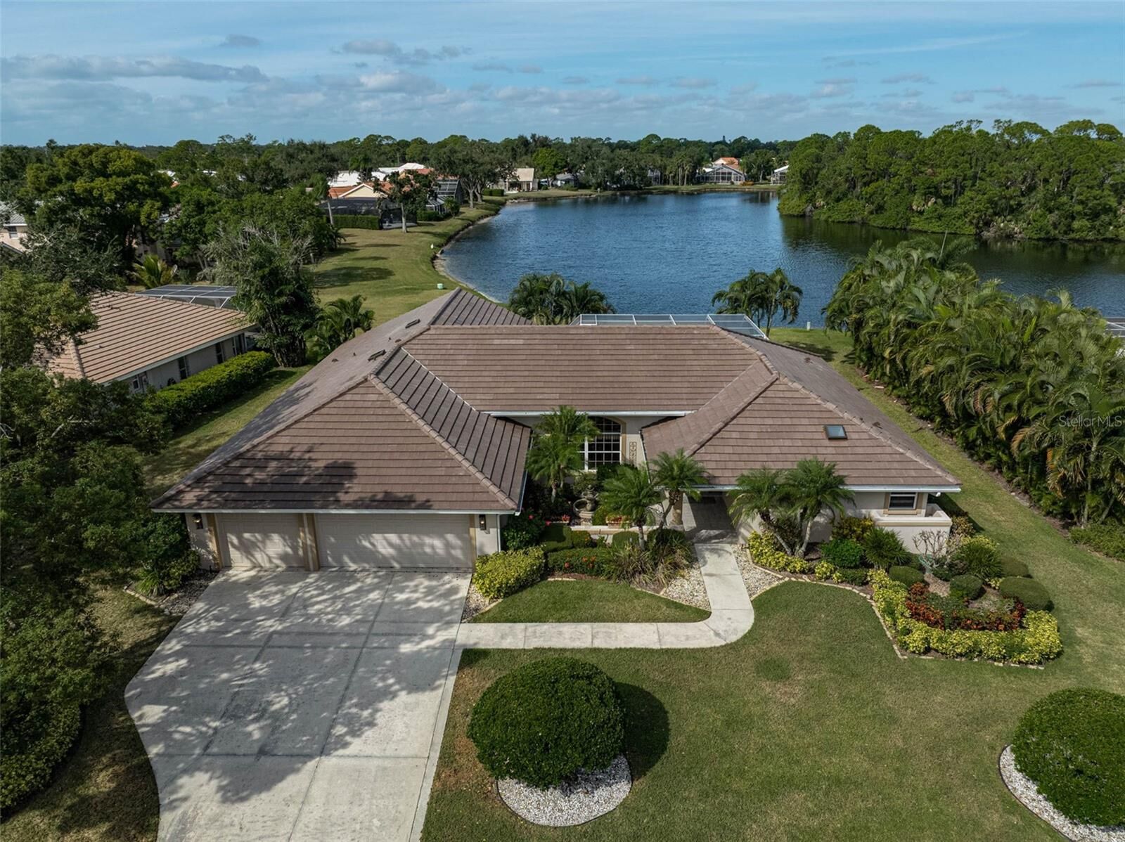 Property Photo:  7570 Links Court  FL 34243 