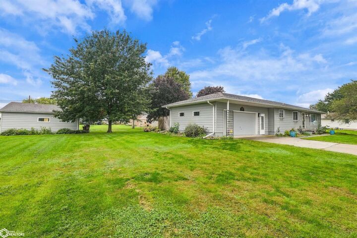 Property Photo: 208 3rd Street NE IA 50247