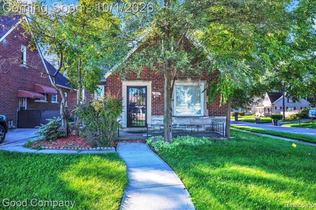 Property Photo:  361 Elizabeth Lake Road  MI 48341 1015 