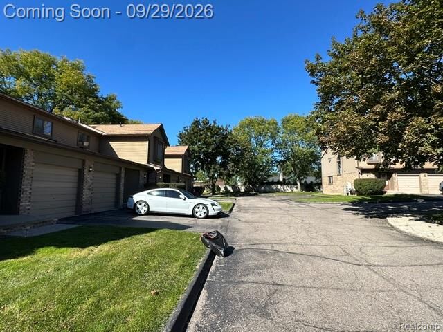 Property Photo: 18688 W 13 Mile Road 5 MI 48025 5271