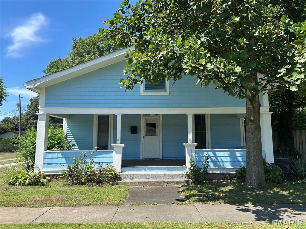 Property Photo: 1003 N Walnut Street IL 62056